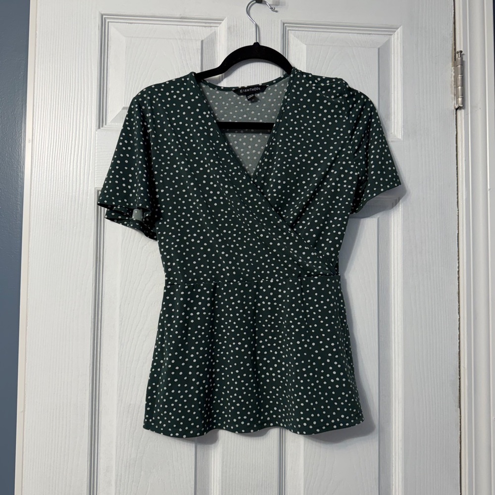 41 Hawthorn green and white polkadot peplum top size small, has some pilling on